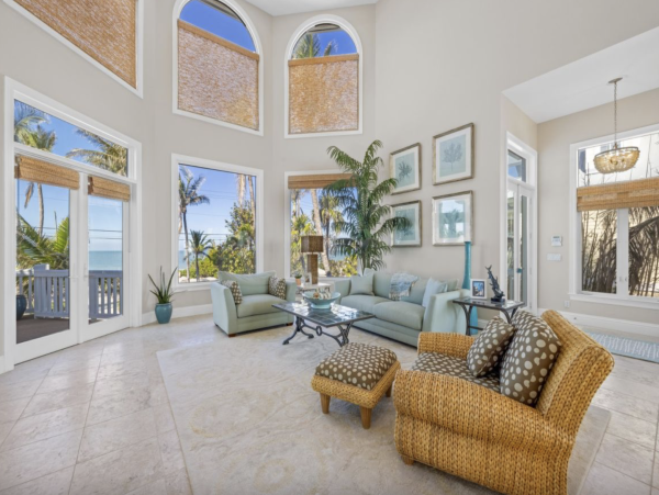 Bay to Gulf  Luxury Five Bedroom Vacation Home with Pool